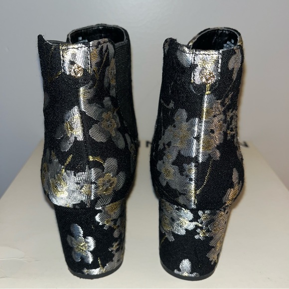 NWT/NIB Anne Klein Akgorgia slip on ankle boots size 7. Silver & gold flowers - Picture 8 of 14